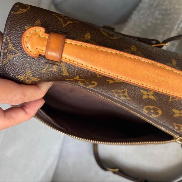 Authentic LV pochette metis in monogram - Picture 2 of 10